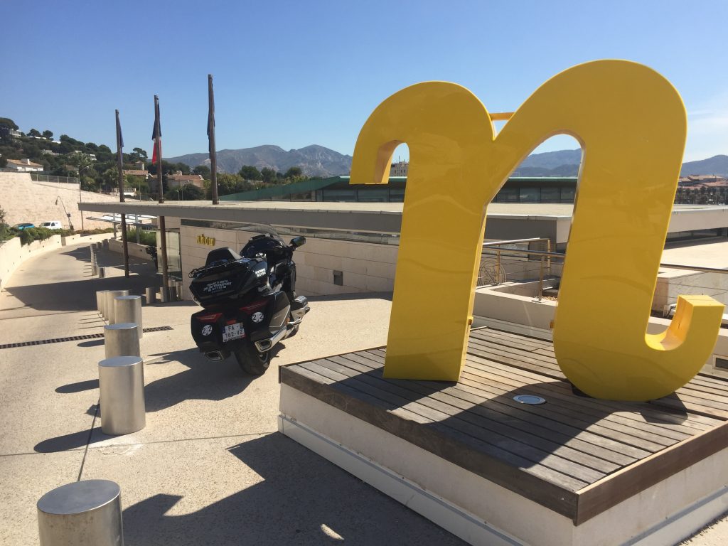 Moto Taxi a destination nhow Marseille. 200 Corniche J.F. Kennedy