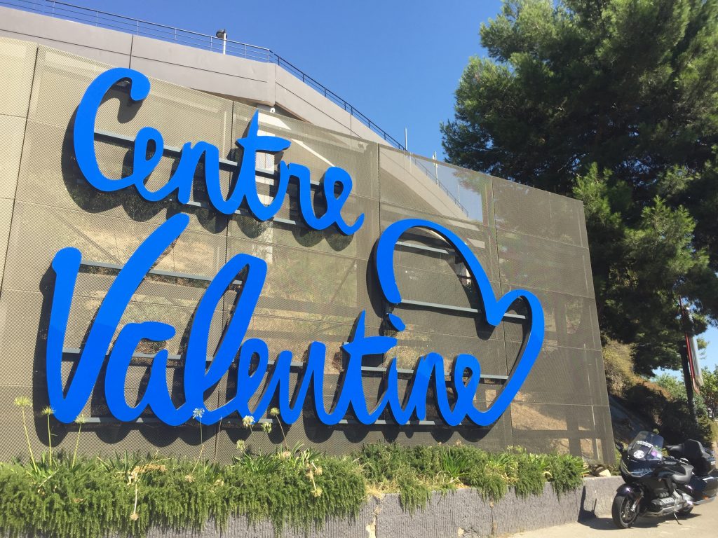 Moto taxi a destination de la zone d'activités de la Valentine dans le onzième arrondissement de Marseille.